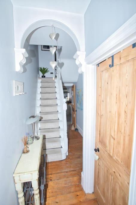 Restful And Cosy 4 Bed Home Minutes From The Beach Sandgate Luaran gambar
